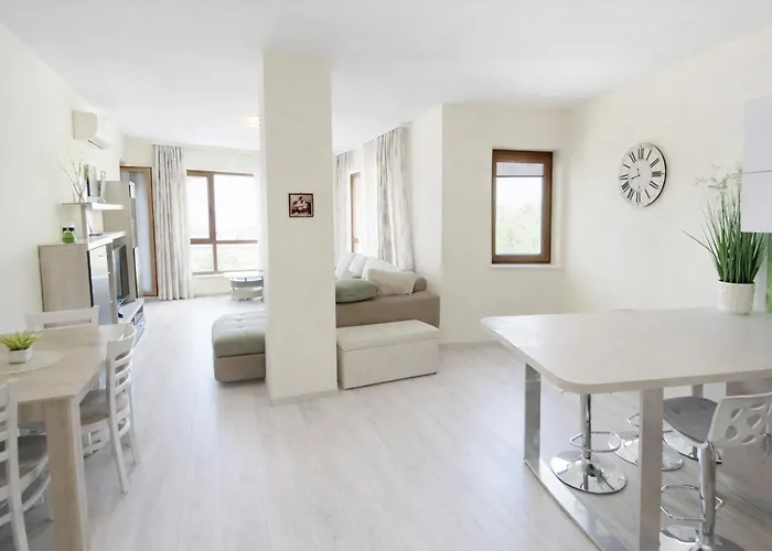 La Sea View & Beachfront Апартамент *