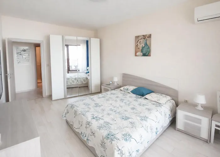 La Sea View & Beachfront Апартамент *