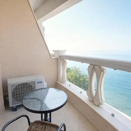 Апартаменти La Sea View & Beachfront *