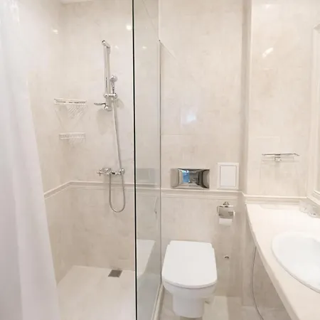 La Sea View & Beachfront Апартаменты *