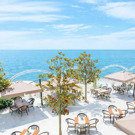 Апартаменты La Sea View & Beachfront *