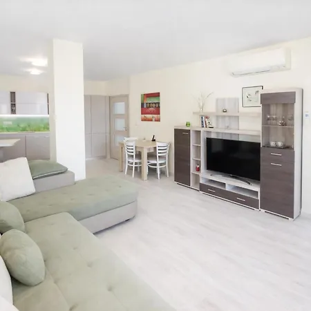 Апартаменты La Sea View & Beachfront *