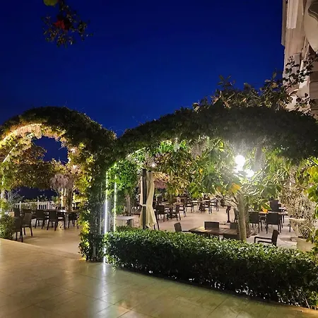 La Sea View & Beachfront