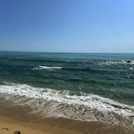 La Sea View & Beachfront Апартаменты *